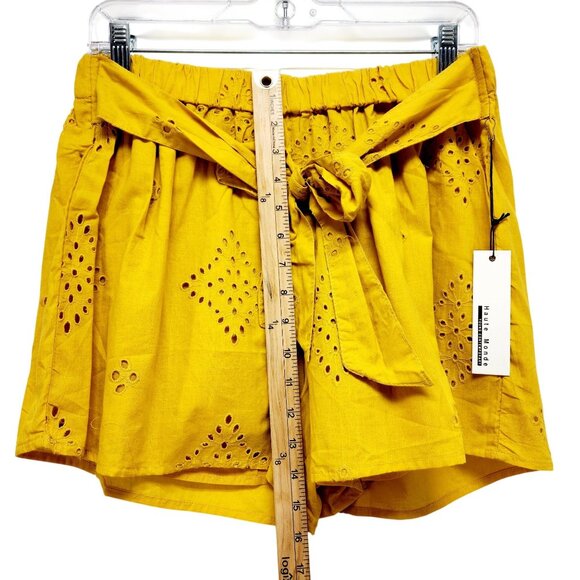 Yellow Eyelet Cotton High-Waisted Shorts With Tie Belt  Size L  Haute Mode - Picture 4 of 6